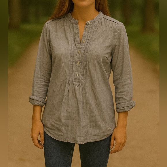 Tommy Hilfiger blue and white pinstriped shirt - Picture 1 of 4